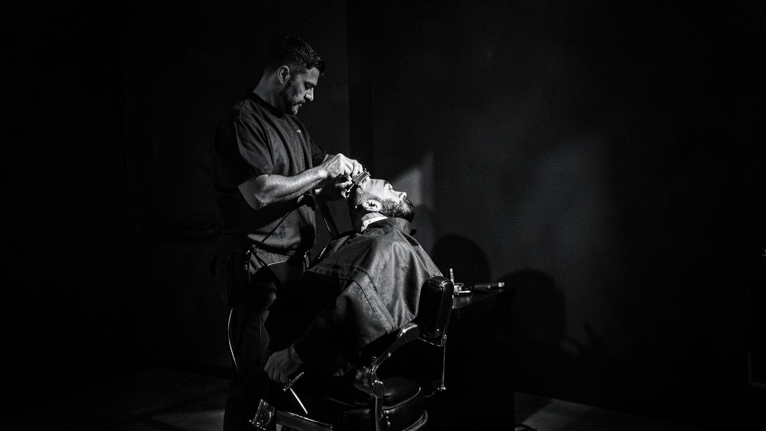Barberare arbetar i HD FADES studio